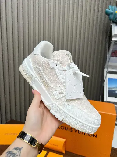 LV Trainers-1