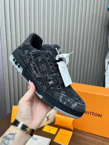 LV Trainers-5